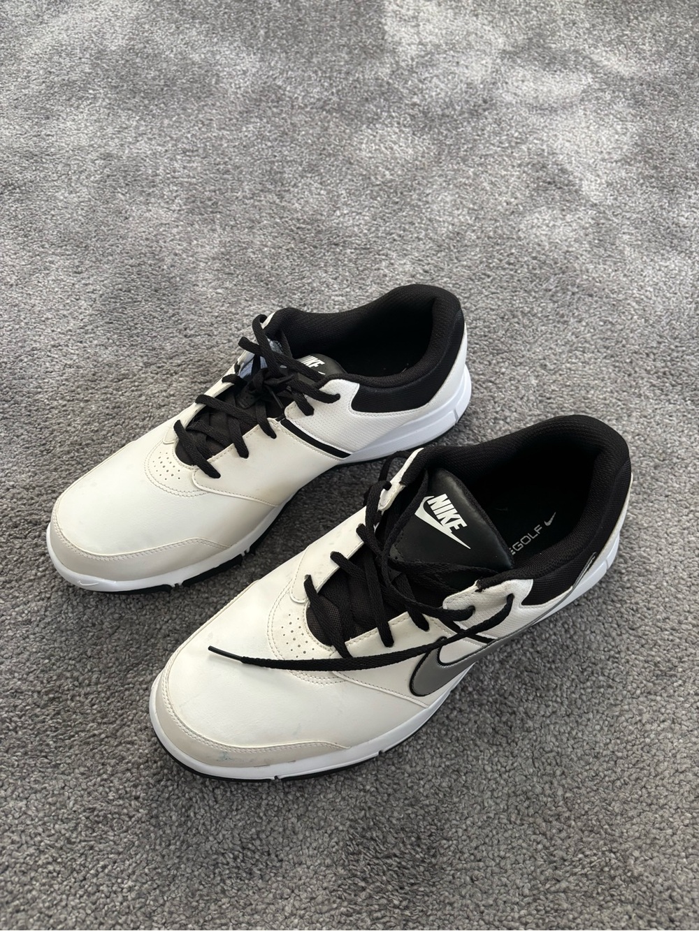 Nike Men’s White and Black Athletic Golf Shoes. 11.5 w